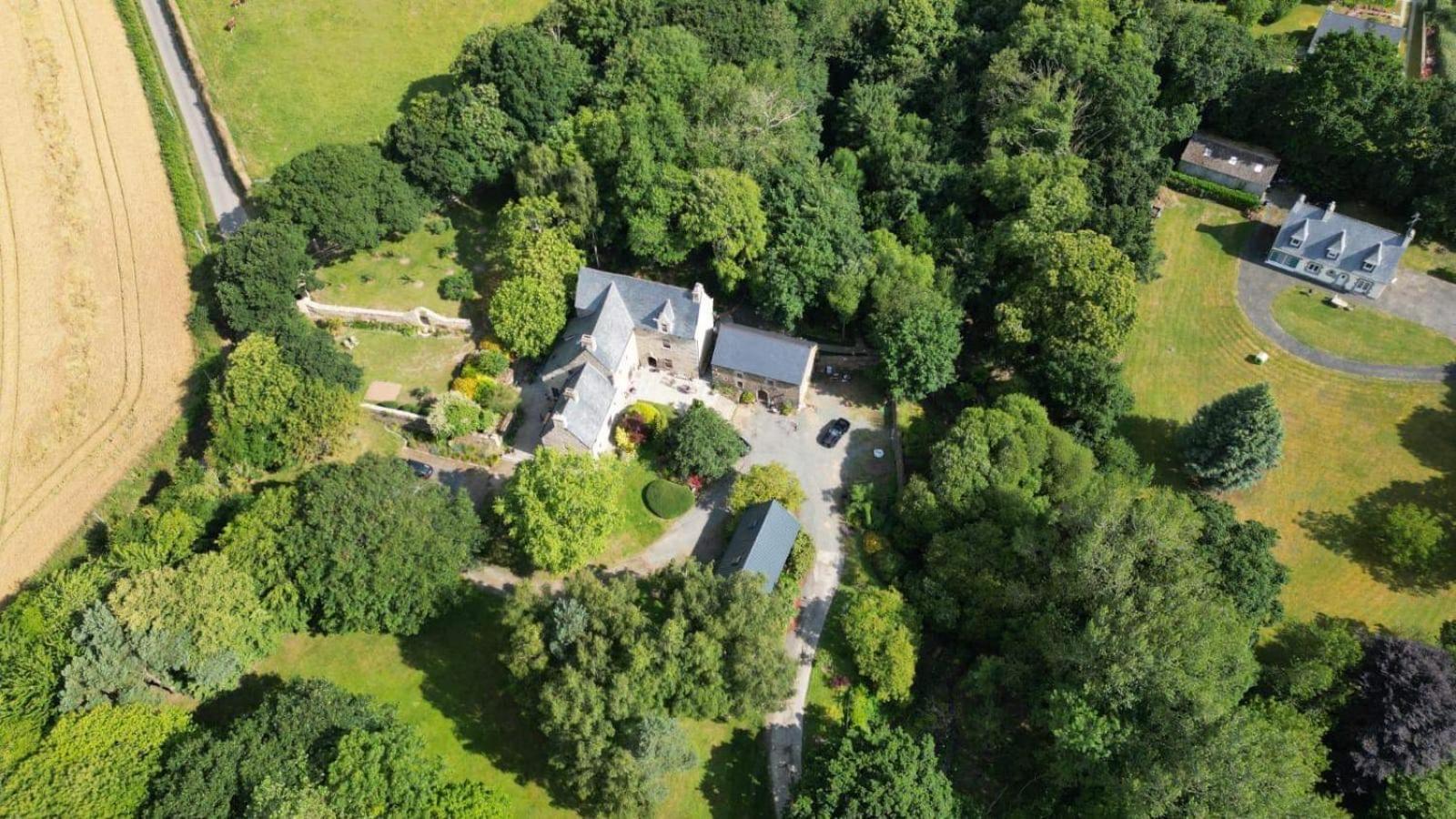 Manoir Medieval Du XV Ieme Siecle Minihy-Treguier ภายนอก รูปภาพ